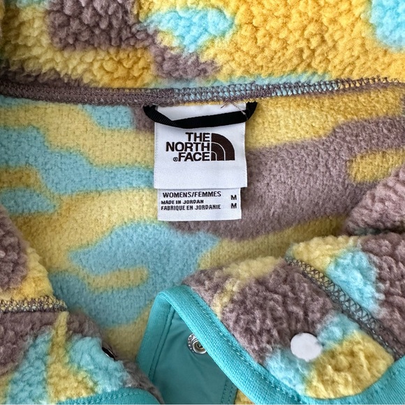 The North Face Fleece 1/4 Snap Pullover - Picture 11 of 13